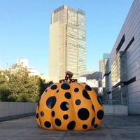 Grande sculpture d'art d'Halloween en résine pour l'extérieur, citrouille artistique à pois peinte à la main, couleur personnalisée, en FRP