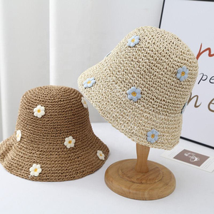 Vente en gros <span class=keywords><strong>Crochet</strong></span> fait main petites marguerites fleurs Patch plaine paille seau chapeaux de paille été femmes plage papier pêcheur chapeau - Product Image 1