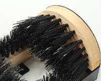 Brosse à chaussures en plastique écologique avec manche en métal et raclette intégrée pour le nettoyage domestique