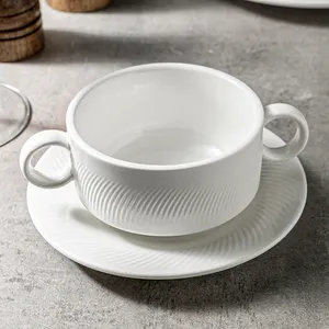 Diskon Besar Kustom LOGO Porselen Mangkuk Sup Putih dengan Pegangan Restoran Prasmanan Dapat Ditumpuk Mangkuk Sup Keramik Set dengan Piring