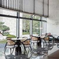 Chaise de salle à manger en rotin et bois massif de style nordique avec revêtement en coton et lin, design vintage pour la maison, les gîtes et les cafés