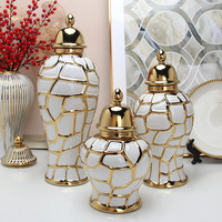 Usine directement vente pot de gingembre blanc avec détails or/argent Vase en céramique blanche pour la décoration de la maison fête de mariage Ins