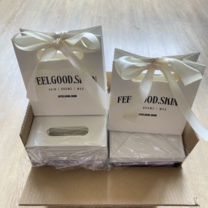 Moda tamaño personalizado colorido embalaje impreso logotipo cinta Favor pequeñas bolsas de regalo de papel con asas - Product Image 1