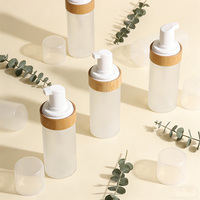 Bouteille en verre moussante pour nettoyant visage bio, avec col en bambou, emballage professionnel pour cosmétiques et soins de la peau, vente en gros usine