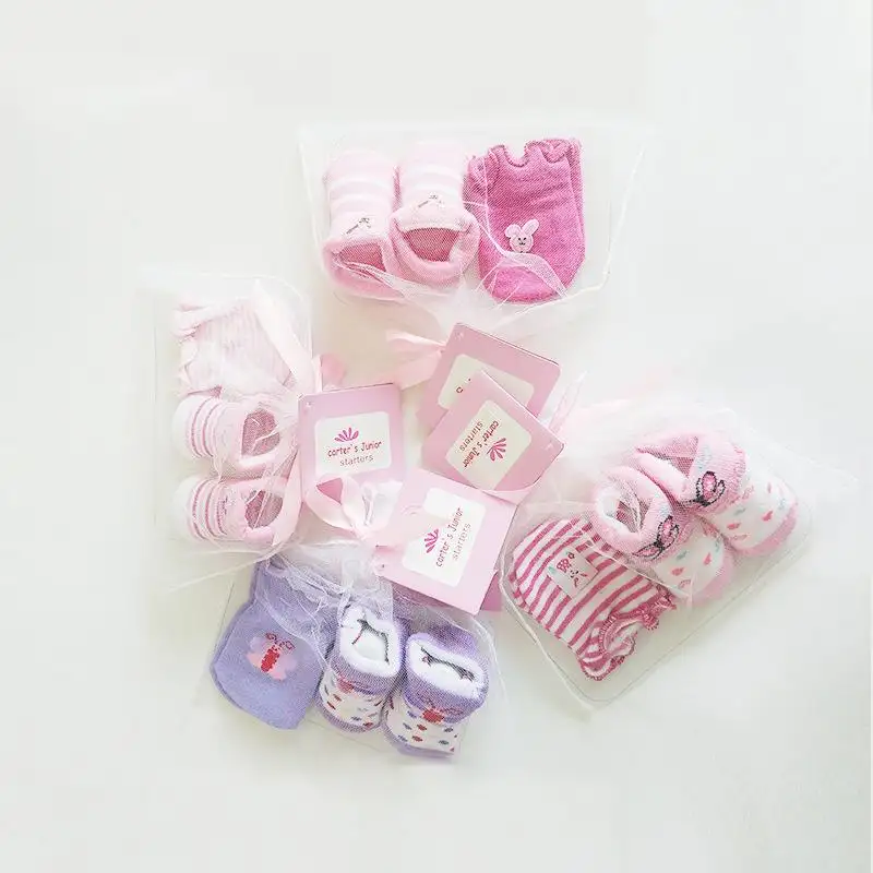 مجموعة من القفازات التي تمنع الخدش للأطفال حديثي الولادة وجوارب العكس مجموعة من القفازات والجوارب حقيبة للطفل