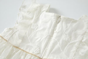 Vestido <span class=keywords><strong>Maxi</strong></span> Infantil 2025, Último Estilo, Verano, Algodón, Encaje Blanco, Manga con Volantes 3D, Cuello Cuadrado, Bordado, ODM, Ecológico, Lavable - Product Image 6