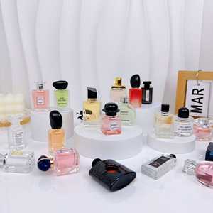 5ml 10ml Praktische Mini-Version Q Parfüm-Probespray mit Blumenduft für Frauen Unterwegs EDP Köln Duft - Product Image 4