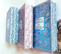 Livre relié édition lux avec bords au pochoir bords imprimés bords avant