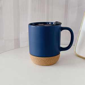 Grande tasse à café en céramique de 15 oz avec fond et couvercle en liège pour maman et papa, cadeau personnalisé pour les amateurs de café, de latte et de thé - Product Image 3