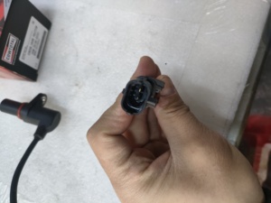 เซ็นเซอร์ตำแหน่งเพลาข้อเหวี่ยงเครื่องยนต์แท้ OEM CPS 39180-03251 สำหรับรถยนต์ฮุนไดและเกีย - Product Image 5