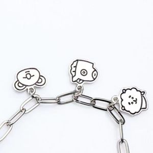 <span class=keywords><strong>BTS</strong></span> Cartoon Star Merchandise <span class=keywords><strong>Bracelet</strong></span> en acier au titane Animal mignon Accessoires polyvalents Acier inoxydable géométrique sans décoloration - Product Image 3