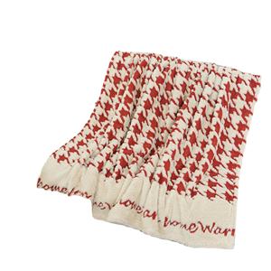 Manta de punto Jacquard 3D ligera y personalizada, forro polar esponjoso con estampado rojo Reversible, estilo moderno, suave, acogedor, cálido, regalo perfecto - Product Image 1