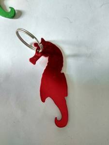 Al por mayor WDD496 Abrebotellas de aluminio con forma de caballito de mar, llavero para colgar en la cintura, mini regalo para hombre, forma de animal, portátil, de metal, para cerveza - Product Image 6
