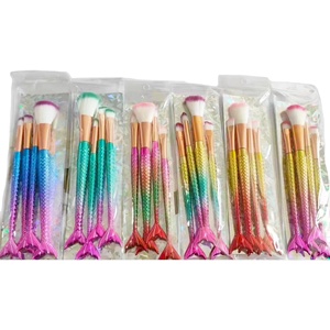 Produits de maquillage <span class=keywords><strong>tendance</strong></span> <span class=keywords><strong>2023</strong></span> nouveautés mini voyage 4 pièces pinceaux de maquillage sirène ensemble de pinceaux cosmétiques queue de poisson - Product Image 1