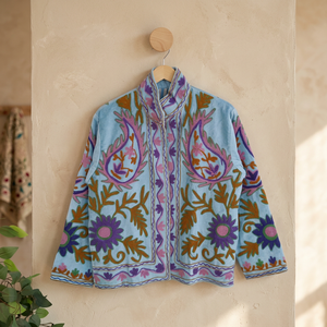 Veste en velours bleu ciel pour femmes, style Suzani, brodée à la main, motif floral Paisley, blazer court décontracté, devant ouvert, doublure rayée - Product Image 1