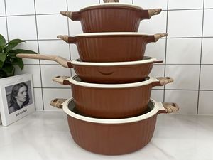 UAKEEN Ensemble de 10 ustensiles de cuisine professionnels, comprenant des casseroles de 20cm, 24cm, 28cm, 32cm et une poêle à frire profonde de 28cm, antiadhésif et facile à nettoyer - Product Image 3
