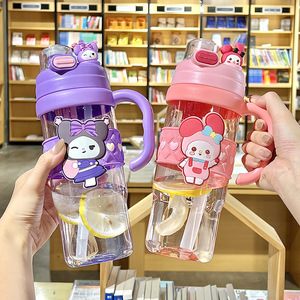 Yeni Sevimli Karikatür Desenli PC Plastik Pipetli ve Taşınabilir Saplı Çocuklar İçin Şirin Bebek Tasarımlı Sızdırmaz Buzlu Bardak - Product Image 3