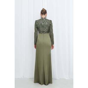 Robe de soirée longue en satin kaki pour femme Puane avec haut brodé et détail de taille drapé, robe élégante pour occasions spéciales - Product Image 5