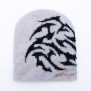 Bonnet Jacquard d'hiver du fabricant Qianzun Bonnet personnalisé en fausse <span class=keywords><strong>fourrure</strong></span> Fluffy Fuzzy Y2K Bonnets avec motif de lettres et logo personnalisé - Product Image 3