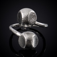 Bague ouverte double sphère texturée en laiton 008712, finition or brossé, bague statement pour femme, bijoux de fête