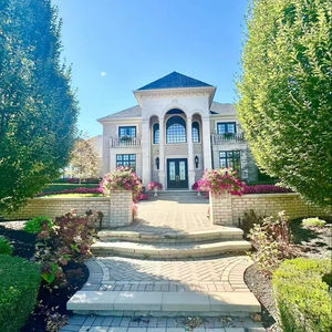 หน้าต่างบานพับอะลูมิเนียมอัลลอยด์แบบตาข่ายพร้อมกระจกนิรภัยกันเสียงสำหรับภายนอกวิลล่า - Product Image 1