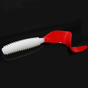Appât souple à queue bouclée, corps blanc, queue rouge, 5 cm/6 cm/7 cm, appât à poisson emballé, essence d'appât pour poissons d'eau salée et brochet - Product Image 1