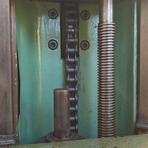 Máquina Perforadora Vertical Portátil T7220C Usada, Rectificadora de Superficies Metálicas, Fresadora de Cilindros de Alta Precisión, 3 Ejes, Modelo T716A Vertical - Product Image 3