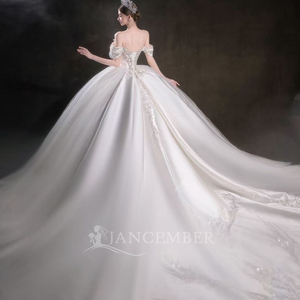 Robe de mariée élégante LSHT096 en satin brillant avec traîne chapelle, dentelle florale et appliques en cristal, écologique, coupe princesse pour femme - Product Image 2
