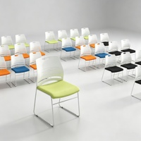 Chaise de bureau empilable pour visiteurs, dossier en plastique, assise rembourrée, base en acier, multicolore, pour réunions, séminaires, salles de classe