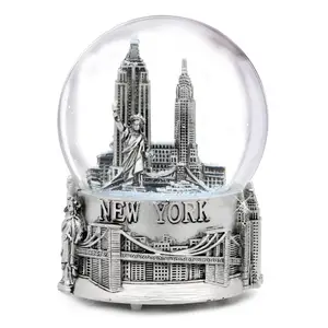 Großes einzigartiges musikalisches Souvenir New York City Skyline Snow Globe Silber
