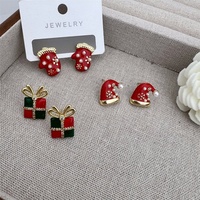 Boucles d'oreilles de la série Noël de perles artificielles incrustées de cuivre plaqué or 18 carats à la mode avec plusieurs styles