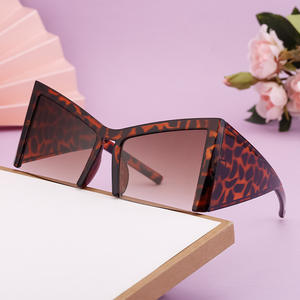 Gafas de Sol Retro Europeas Americanas de Gran Tamaño con Diseño de Ojo de Gato para Mujer, Montura Negra de PC, Protección UV400, Diseño Cuadrilateral - Product Image 5