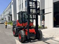 Yeni Gelen Yüksek Verimli Arazi Forklifti 3 Ton Kapasiteli Hızlı Değiştirilebilir Ataşmanlı Forklift