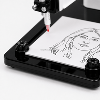 Installation d'un robot dessinateur pour centre scientifique de musée, artiste robotique interactif dessinant un portrait pour les touristes