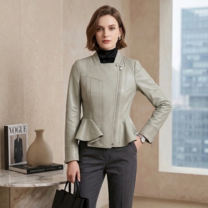 Blouson court en cuir souple vert pâle frais, col montant mini, patte de boutonnage diagonale, boutons-pression métalliques, ourlet à <span class=keywords><strong>volants</strong></span> 3D fendus - Product Image 1