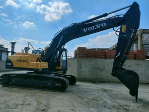 Excavatrice Volvo EC210 d'origine chinoise, modèle 2016, 21 tonnes, godet de 0,92 m, 0-2000 heures, occasion, avec pompe, moteur, boîte de vitesses, PLC et système vidéo, à vendre - Product Image 4