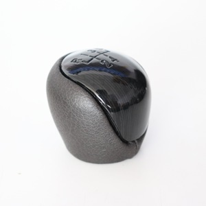 Pommeau de levier de vitesse ergonomique noir avec design en fibre de carbone pour Hyundai Elantra Soul I30 Accent Forte - Product Image 3