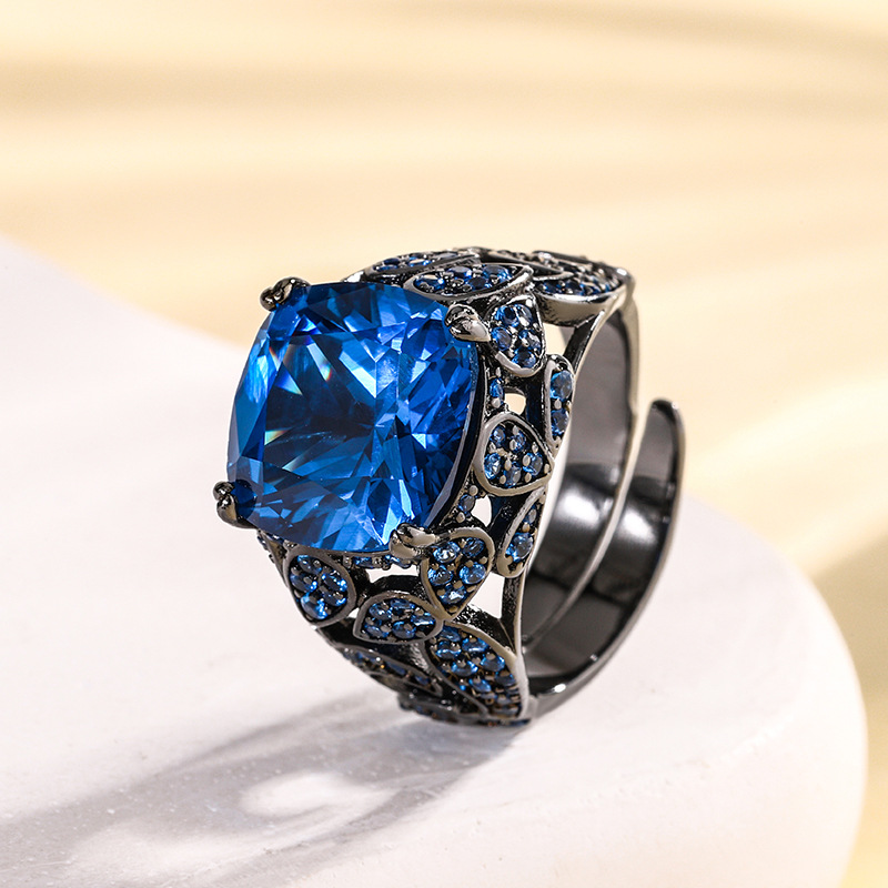 Anillo de cristal puntiagudo negro, dorado y azul de tamaño abierto