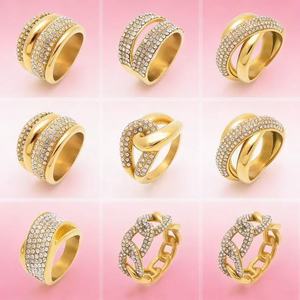 Anello Geometrico Irregolare a Doppia Fila di Diamanti con Larghezza Esagerata, Personalità di Alta Gamma e Montatura in Acciaio al Titanio - Product Image 2