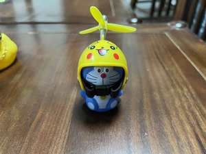 Doraemon Ding Dong Cat, Motocicleta Eléctrica, Pato Amarillo Pequeño, Adorno Creativo de Plástico para Coche - Product Image 3