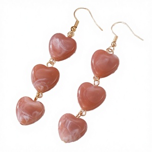 Boucles d'oreilles créoles en résine en forme de cœur, plaquées or, tendance, romantiques, nouveauté, classiques, bijoux à la mode, cadeaux pour femme - Product Image 6
