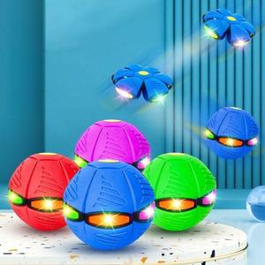 Jouets d'extérieur pour enfants, <span class=keywords><strong>balle</strong></span> de soucoupe <span class=keywords><strong>volante</strong></span> de décompression <span class=keywords><strong>lumineuse</strong></span> et de déformation, <span class=keywords><strong>balle</strong></span> magique d'ovni - Product Image 2