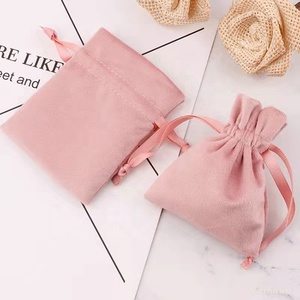 Petits sacs à cordon en velours <span class=keywords><strong>rose</strong></span> imprimés avec logo personnalisé de haute qualité pour boucle d'oreille pochette à bijoux avec ruban pochette cadeau pour <span class=keywords><strong>parfum</strong></span> - Product Image 4