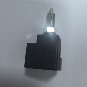 Interruptor de Luz de Freno Hyundai 93810-0W000 3569100U1510-01 Para Reemplazo y Reparación - Product Image 1