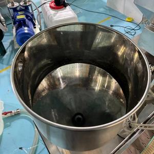 آلة تعبئة أوتوماتيكية بمضخة تروس ذات فوهات متعددة (1 أو 2 أو 4 فوهات) مخصصة لتعبئة الشامبو والمستحضرات التجميلية والكريمات والزيوت والصلصات والمراهم - Product Image 4