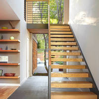 Marches d'escalier intérieures en plaque de bois en verre trempé moderne et durable Escaliers flottants droits en bois économiques pour appartements