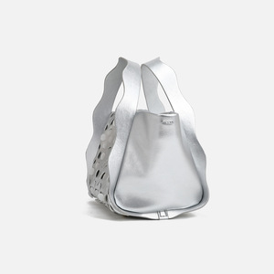 2025 thiết kế mới kim loại lá cỏ ba lá mô hình đa mục đích chuỗi Crossbody Vai Túi với Xô Hình dạng - Product Image 4