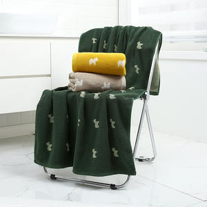 Serviette de bain en coton pur jacquard 70x140cm, imprimé animal, douce, absorbante, pour usage domestique, rectangulaire, hypoallergénique, jaune, marron, vert - Product Image 1