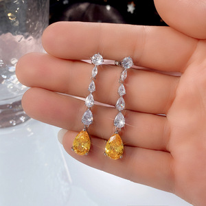 Orecchini pendenti lunghi a forma di pera per donna, accessorio di moda - Product Image 3