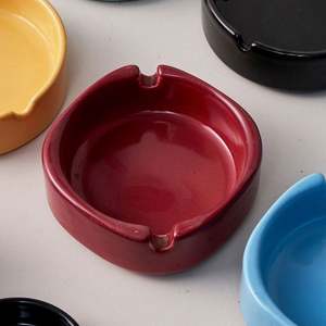 Cenicero de Cerámica Cuadrado Colorido con Logotipo Personalizado, Tamaño Personalizado, Empaque en Caja Blanca, Diseño Portátil para Uso Promocional - Product Image 3